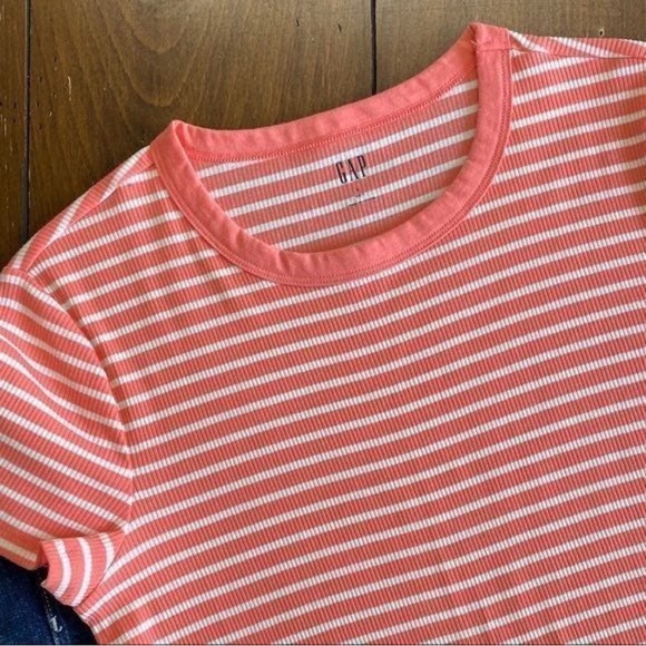 Gap Ribbed Crewneck T-Shirt - Picture 4 of 5